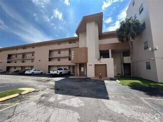 Building Photo - 8887 Fontainebleau Blvd
