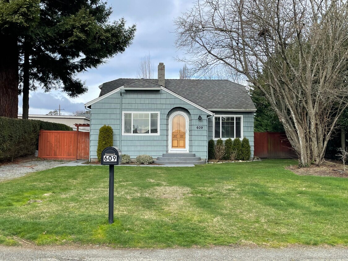 609 Le Lou Wa Pl NE, WA 98422 House Rental in WA