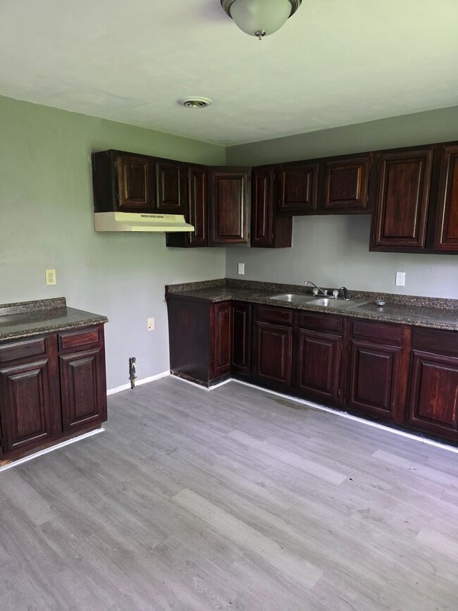 Building Photo - 3BD/1BA AVAILABLE NOW!