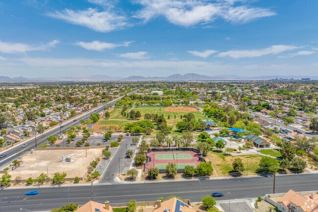 Children's Memorial Park offer residents of Woodcrest tons of recreational opportunities.