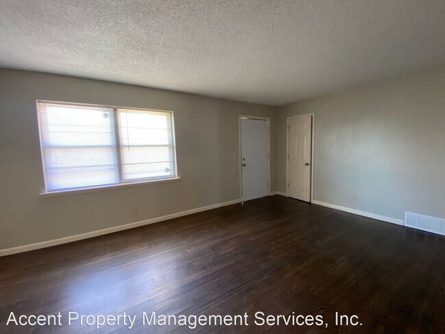 Building Photo - 1019 N Hickory Ave