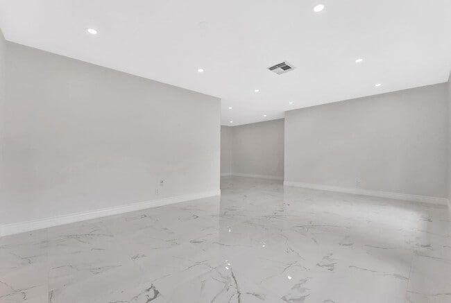 Foto del edificio - 10251 NW 39th Ct