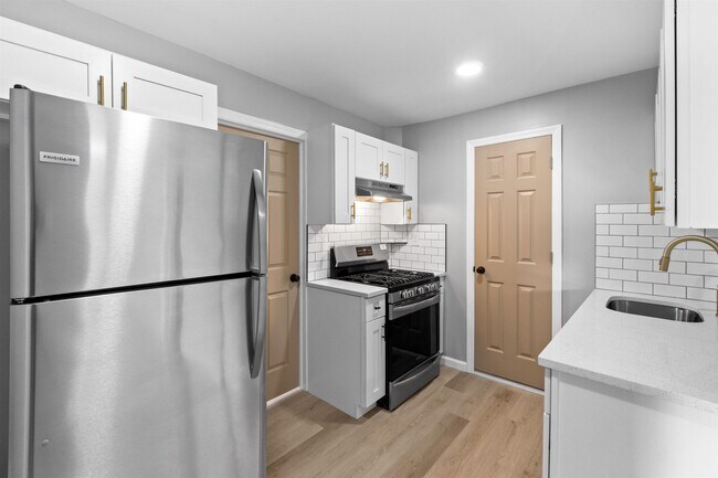 Building Photo - 98 W 32nd St