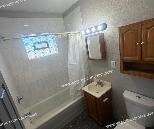 Building Photo - 3713 Hemlock St