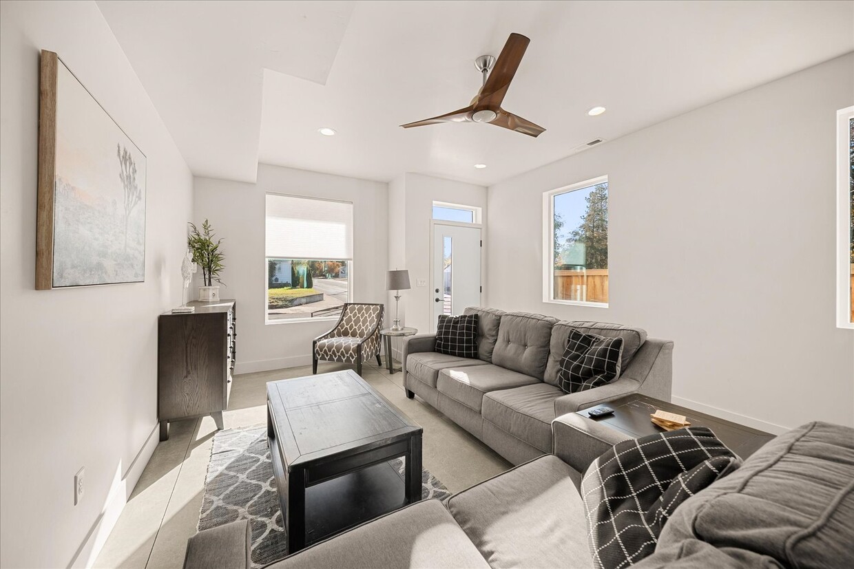 Foto principal - 3201 E 30th Ave