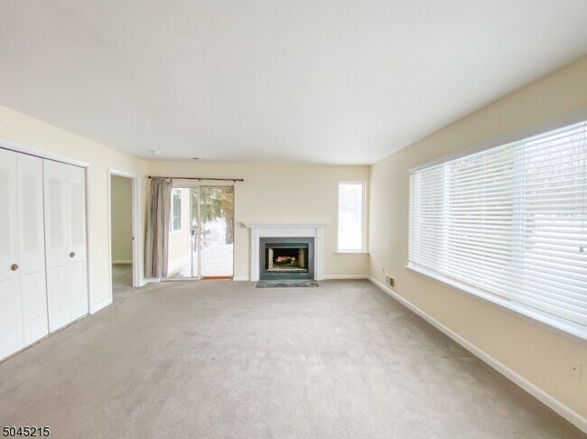 Building Photo - 71 Falcon Ridge Way N