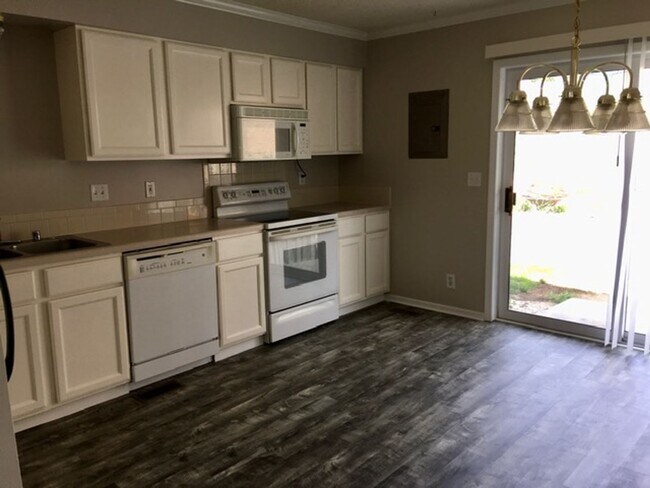 Foto del edificio - Beautiful 2bd 1.5 bath town home for rent ...