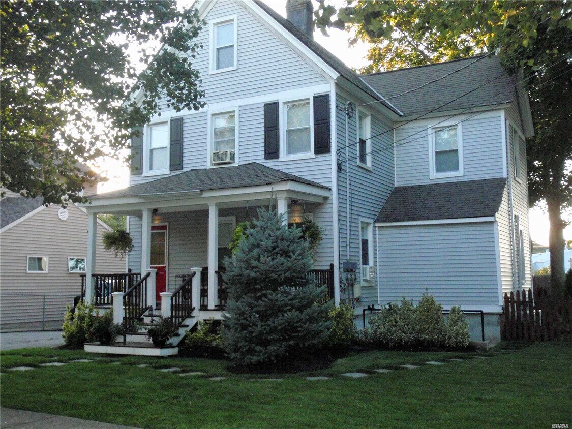 Primary Photo - 53 Bayside Ave