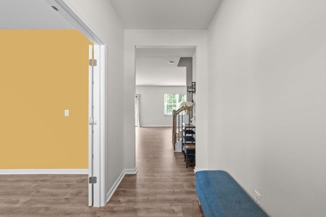 Building Photo - Spacious 5 Bedroom Home with a Fully Fence...