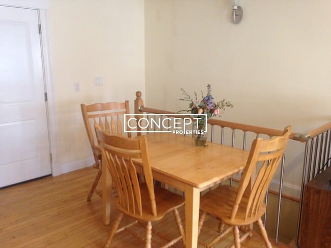 Building Photo - 154A Magazine St. Unit 2B