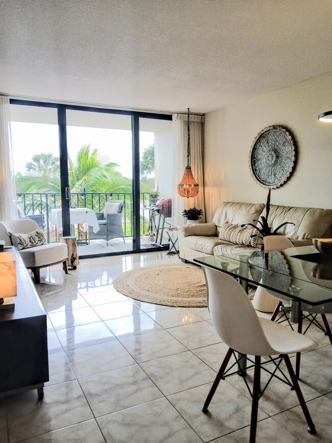 Foto del edificio - 1830 Embassy Dr