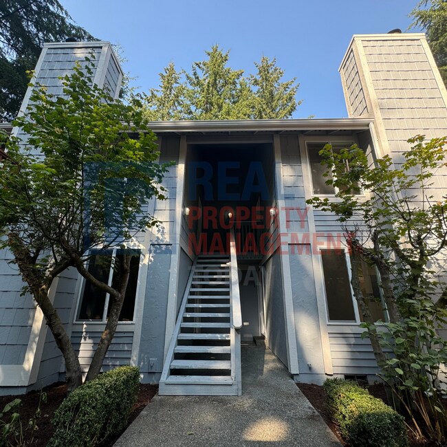Building Photo - Experience Modern Comfort in the Heart of ...