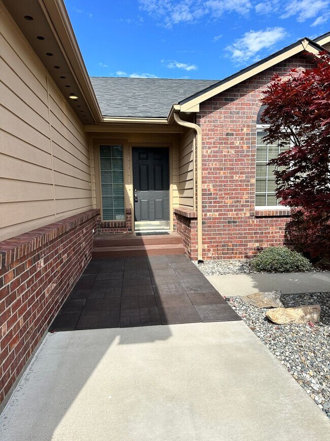 Foto del edificio - Beautiful Fancher Heights Home for Rent