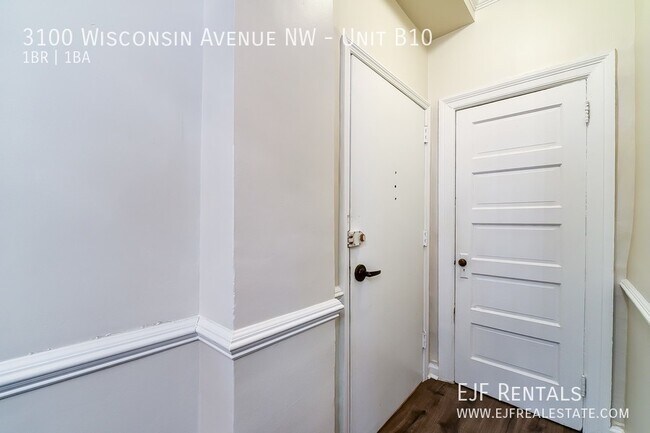 Foto del edificio - New To Market Wisconsin Avenue One Bedroom...