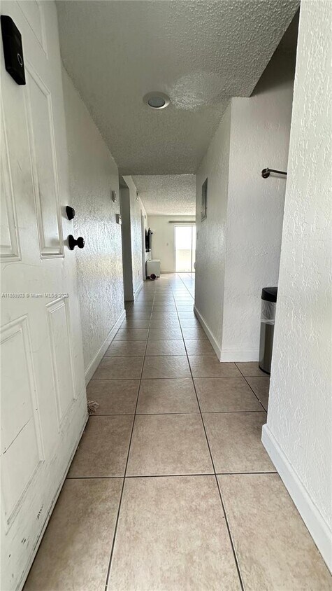 Foto principal - 6060 W 21st Ct