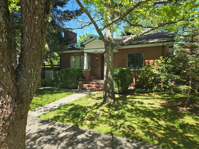 Tree Shaded 4005 North 24th Street - 4005 N 24th St