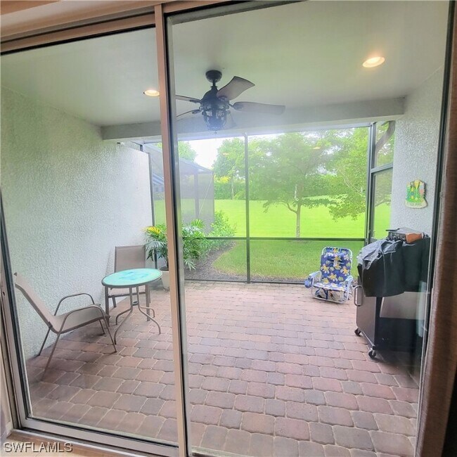 Foto del edificio - 14927 Edgewater Cir