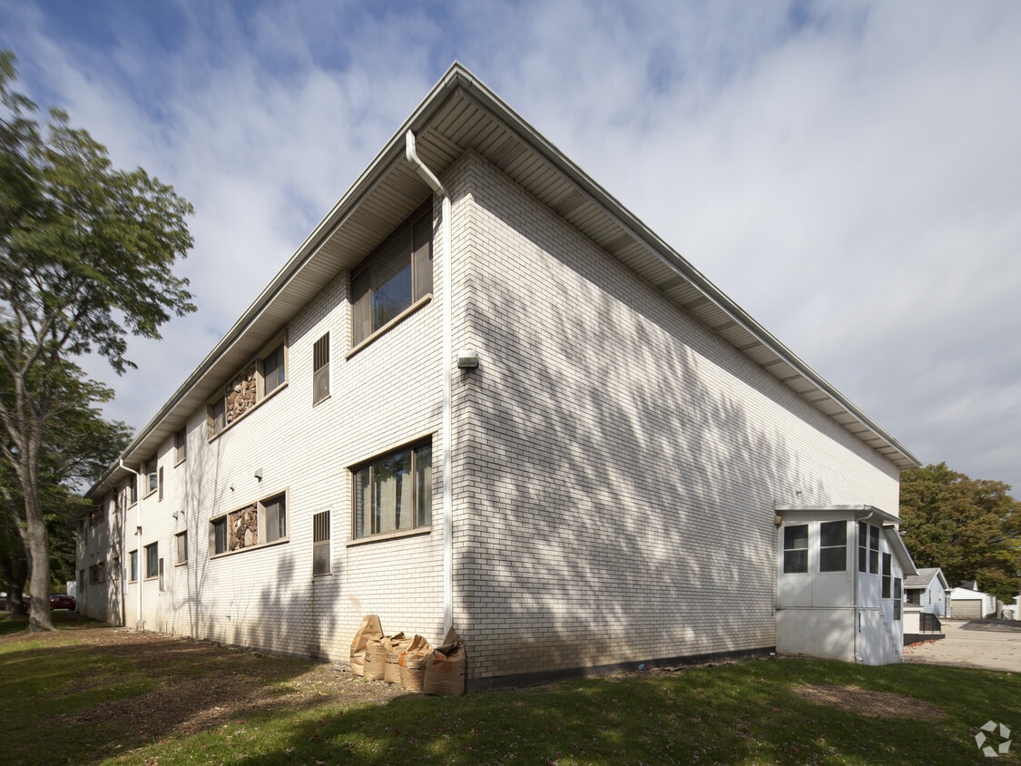 Building Photo - 2845-2855 Ridge Ave