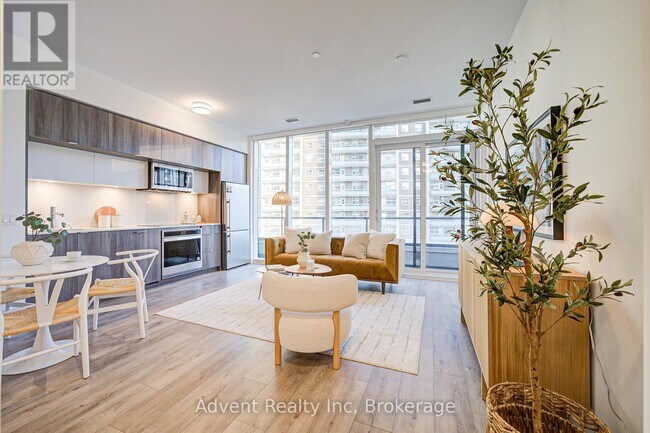 Photo du bâtiment - 585-585 Bloor St E