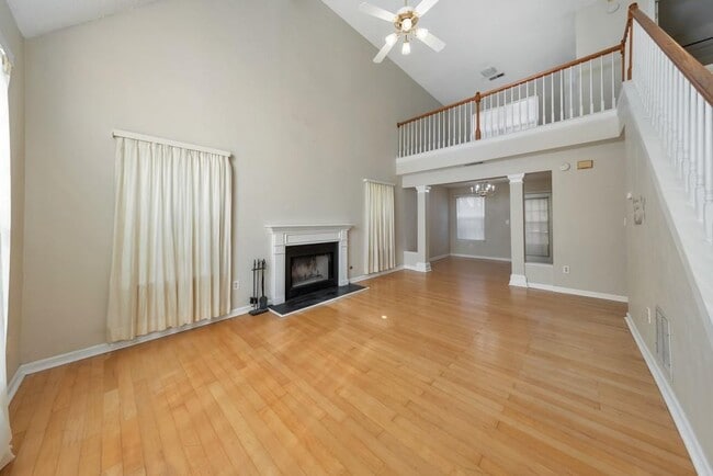 Foto del edificio - 2025 Baramore Oaks Dr