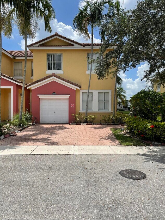 Primary Photo - 2270 Shoma Dr