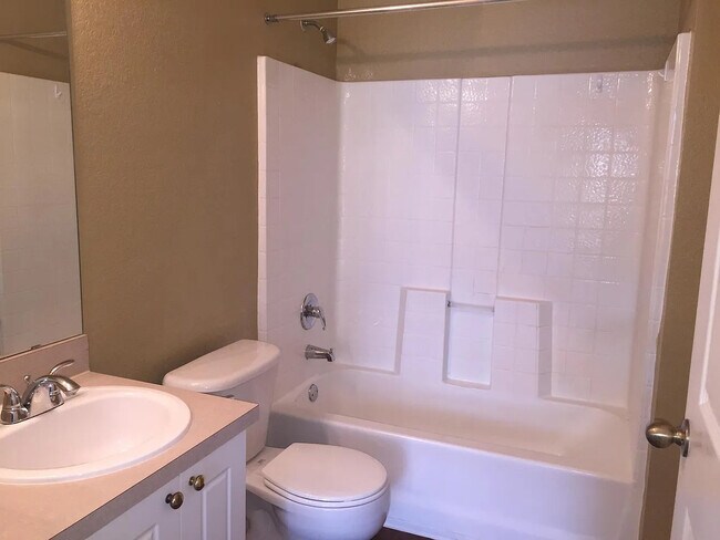 Building Photo - 841 Grand Regency Pointe