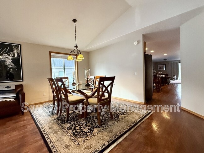 Foto del edificio - 60031 Ridgeway Loop