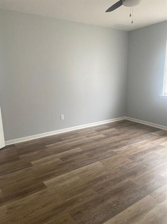 Foto del edificio - Newly Renovated 3-Bedroom Home - Modern Up...