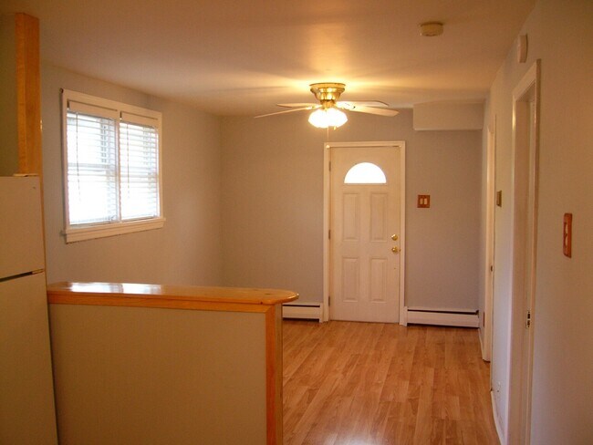 Building Photo - 304 A St