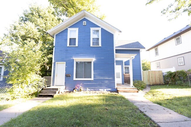 Building Photo - 1406 15th Ave N, Minneapolis, MN 55411