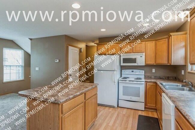 Building Photo - TOWNHOME AVAILABLE!! 2 Bedroom, 2 Bathroom...
