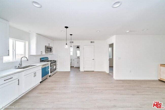 Foto del edificio - 3 br, 1.5 bath House - 832 1/2 S Norton Av...