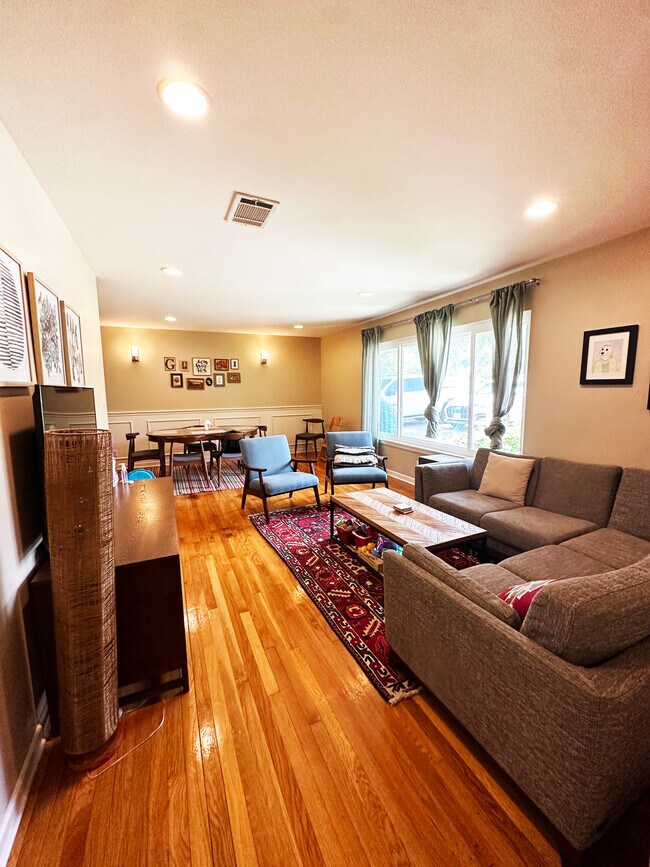 Foto del edificio - 6706 Moss Oak Dr