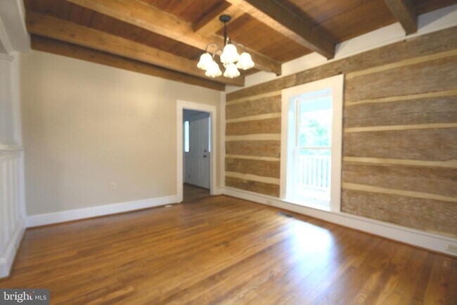 Building Photo - 169 Creek Rd