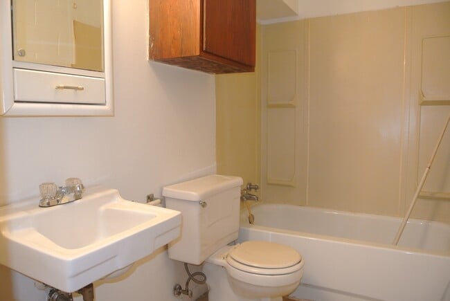 Building Photo - 716 4th St SW