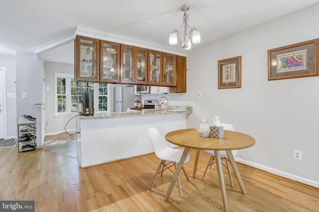 Building Photo - 2047 S Glebe Rd