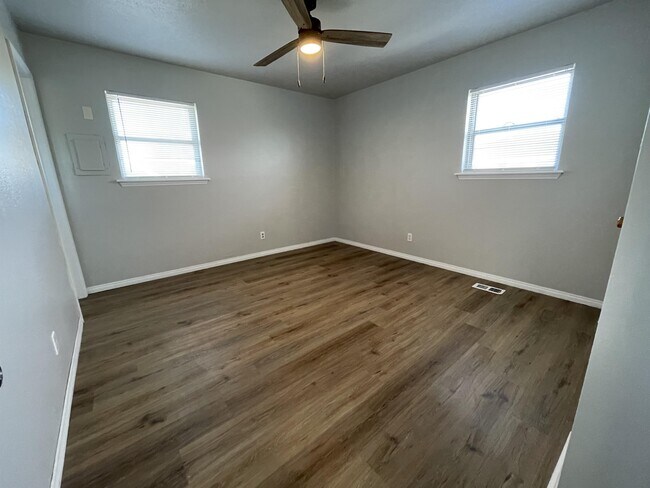 Building Photo - 3013 S Madole Blvd