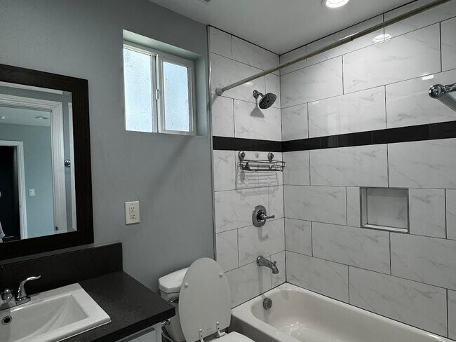 Foto del edificio - 433 1/2 East 30th Street
