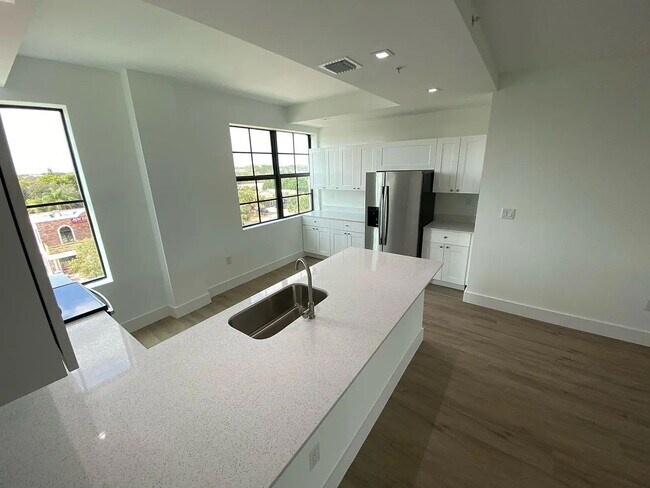 Foto del edificio - "Charming 1-Bedroom Retreat in the Heart of Davie, FL – Perfect for Cozy Living!"