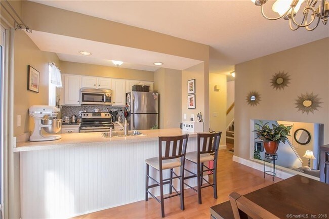 Building Photo - 70 Old Town Rd