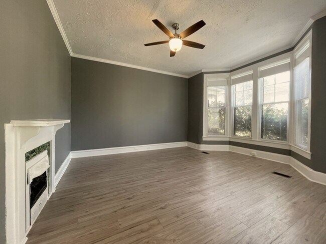 Sala de estar - 419 W Gray St