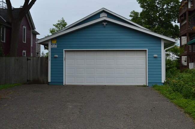 Building Photo - Elliot Park Minneapolis, Stand Alone House, Updated and Eco-friendly