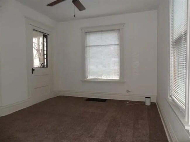 Photo - 320 N Dodge St House