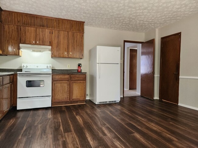 Foto del edificio - Two bedroom apartment near East 52nd and Myers Middle School