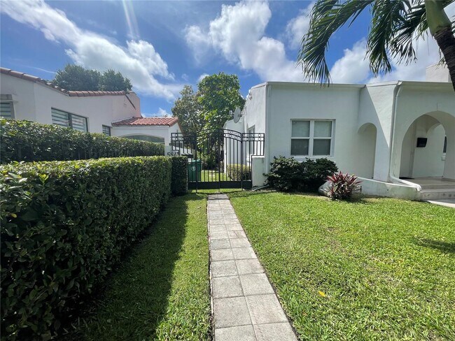 Foto del edificio - 552 NE 74th St