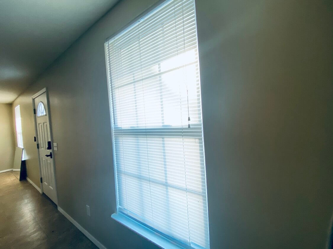 Primary Photo - 2224 Janet St