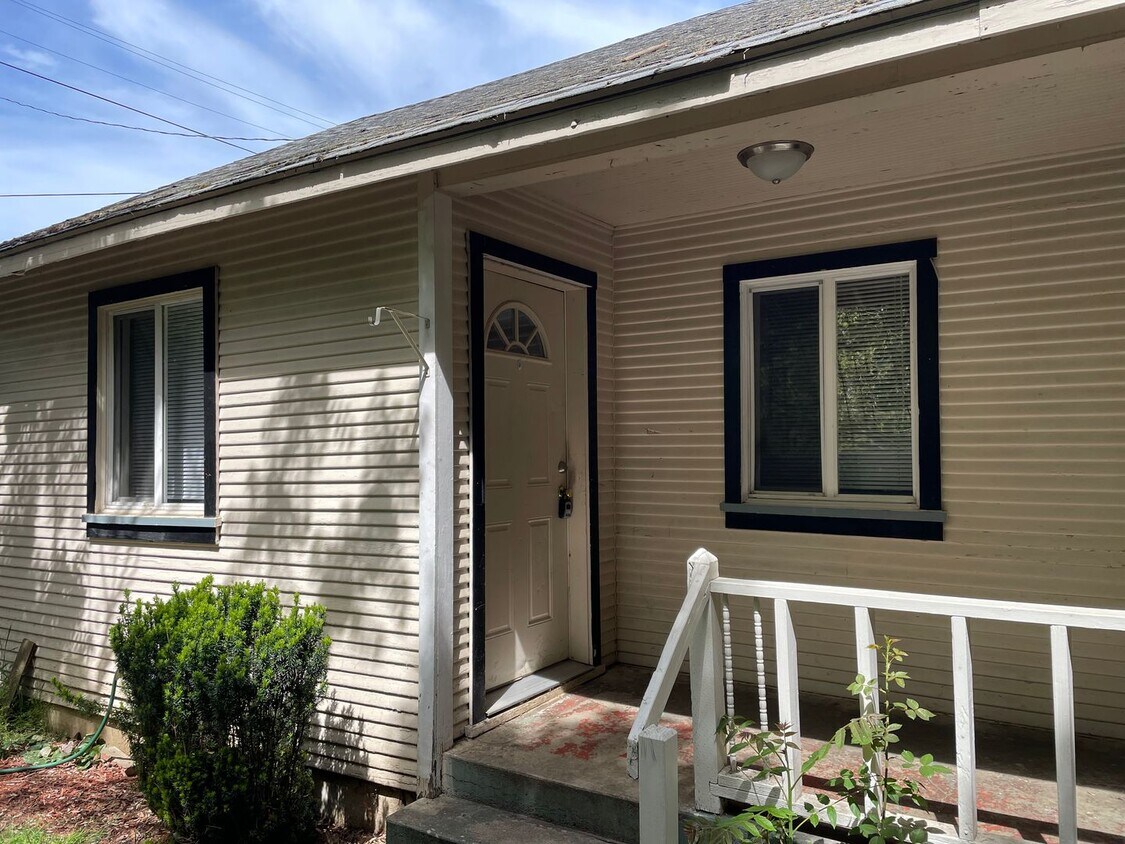 Foto principal - Nice 1 Bedroom 1 Bath Duplex