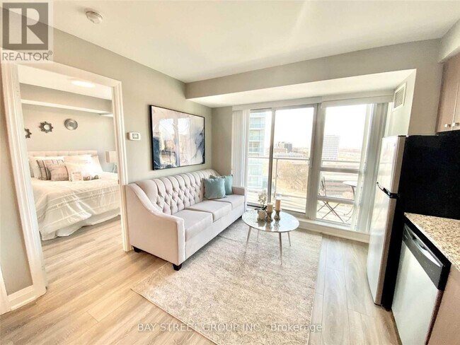 Photo du bâtiment - 2015 Sheppard Ave E