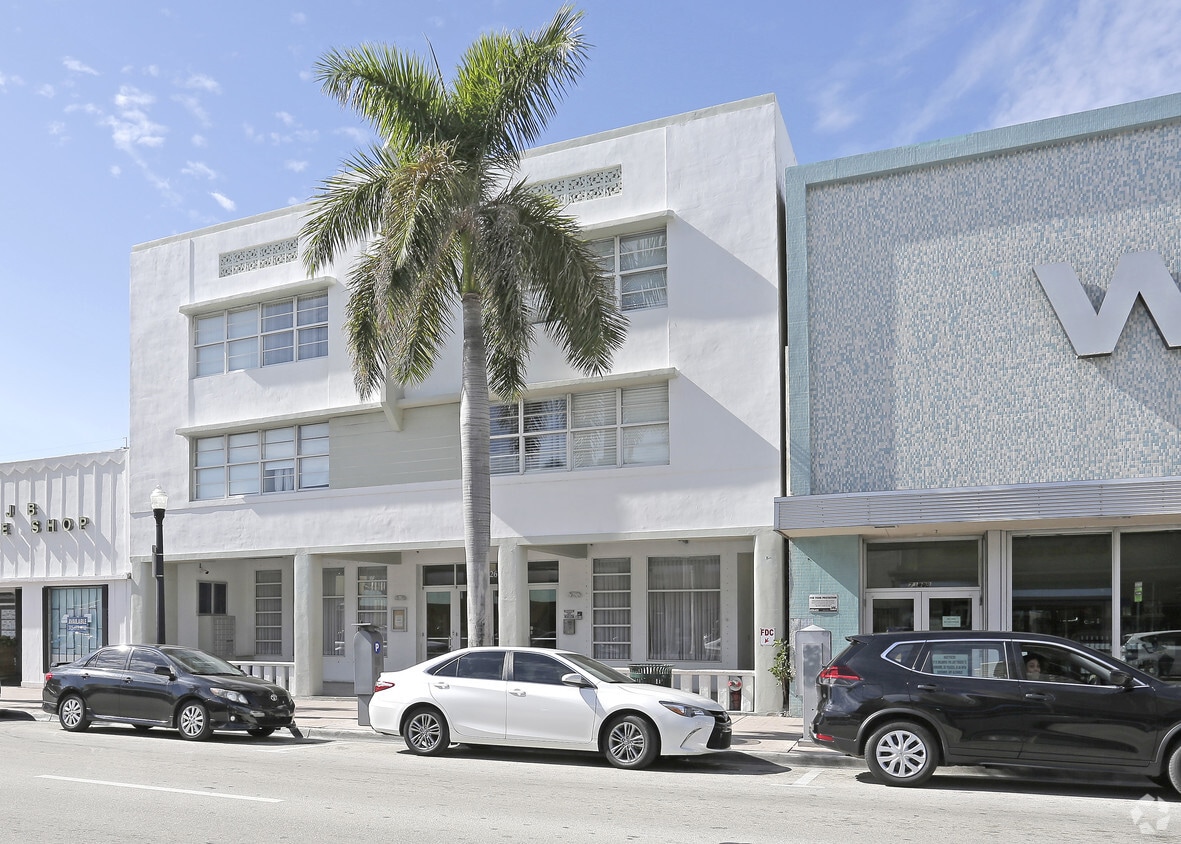 Building Photo - Welworth Condominiums