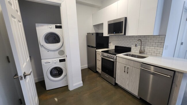 Building Photo - 52 Queensberry St